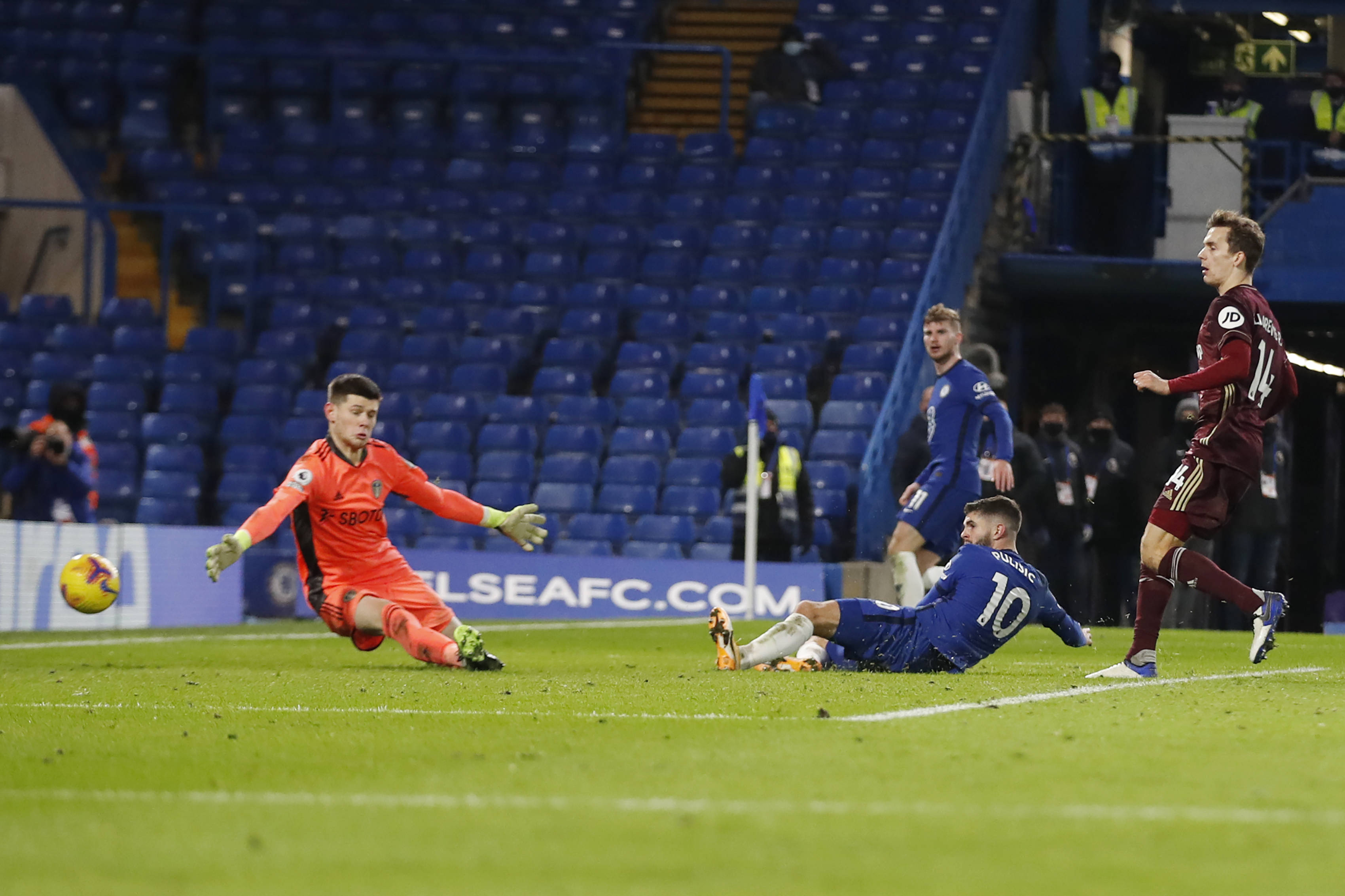 许多球迷在 许多球迷在